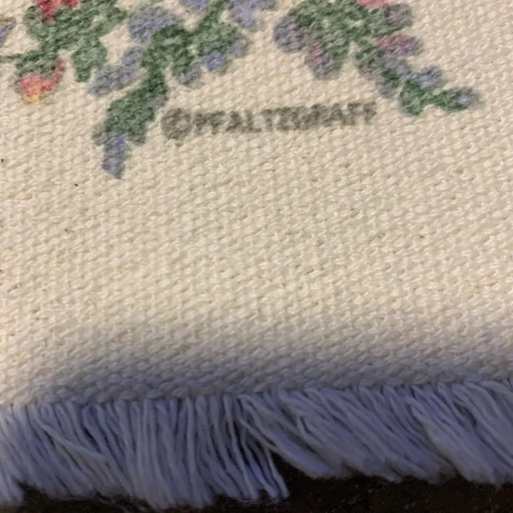 Pfaltzcraft Floral Tapestry 7 Placemats. Set of 7. Cottage scene. Great conditio